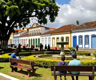 Descubra a Praça Pitias Peixoto: Coração Cultural do Crato Descubra a Praça Pitias Peixoto: Coração Cultural do Crato