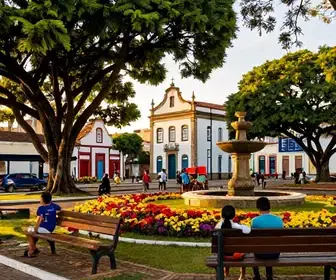 Praça Alexandre Arraes: O Coração Cultural de Crato Praça Alexandre Arraes: O Coração Cultural de Crato
